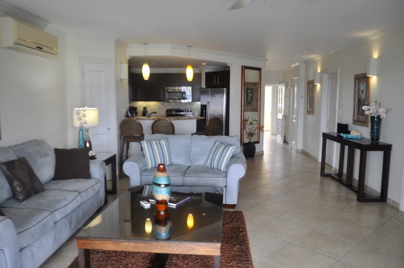 Sapphire Beach 305 Living 3